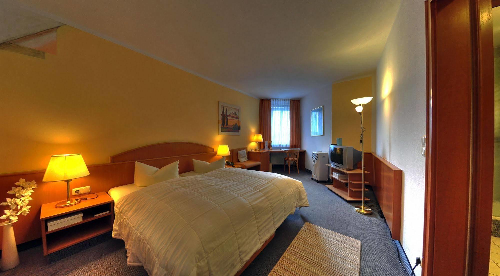 Hotel Central Dachau Garni Εξωτερικό φωτογραφία